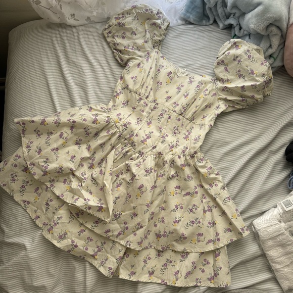 LEDin Dresses & Skirts - LEDin floral ruffle mini dress with puff sleeves